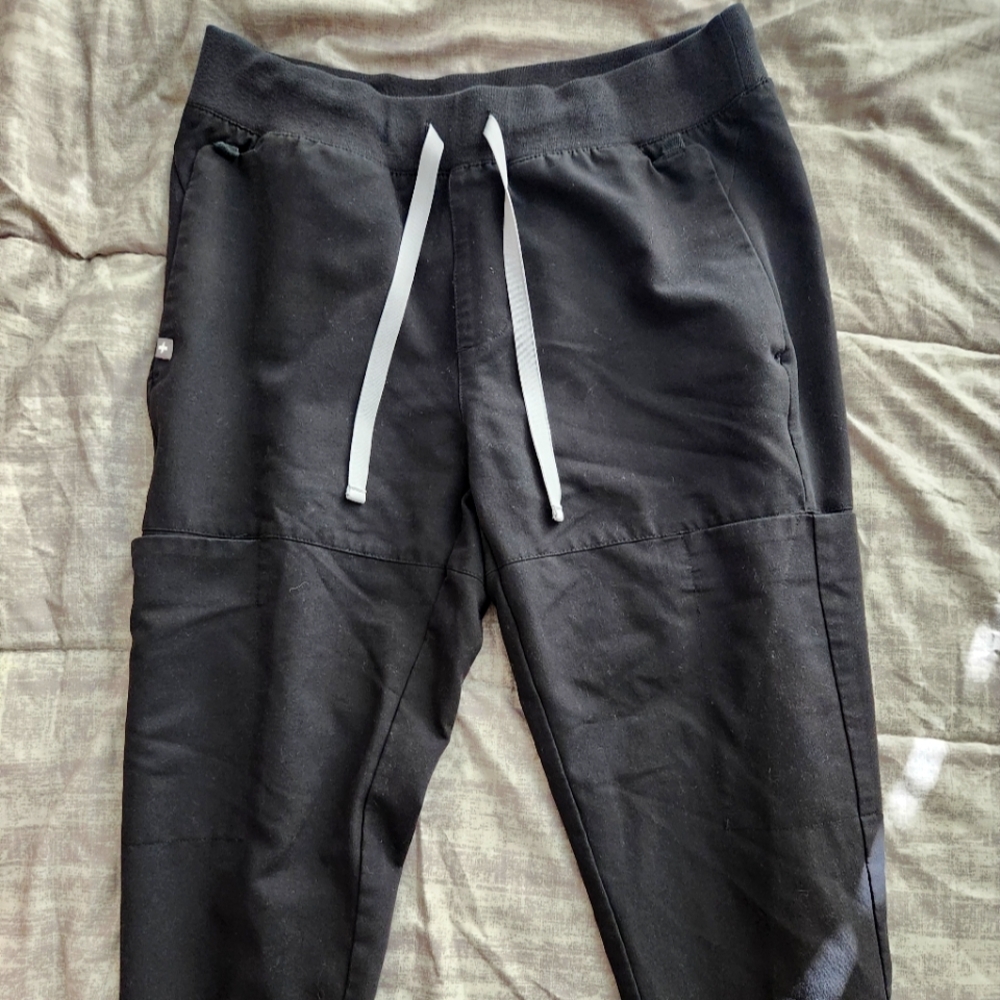 FIGS jogger womens black scrubs